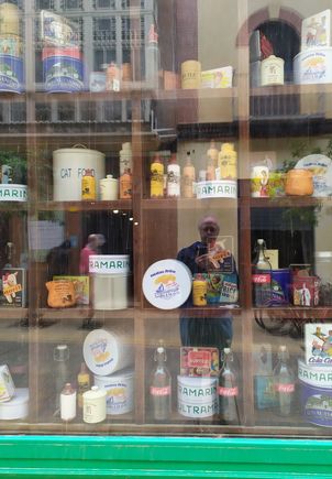 I love the design of this shop window, almost artistic in its layout 