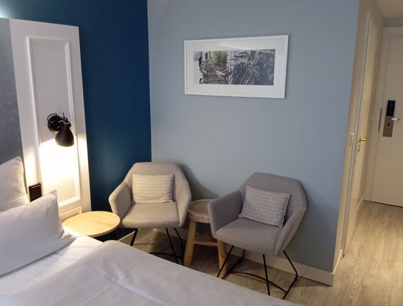 There was a pleasant seating area in the room, which is more than you get in Holiday Inn Express properties 