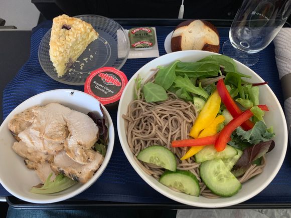 Chilled noodle salad with chicken