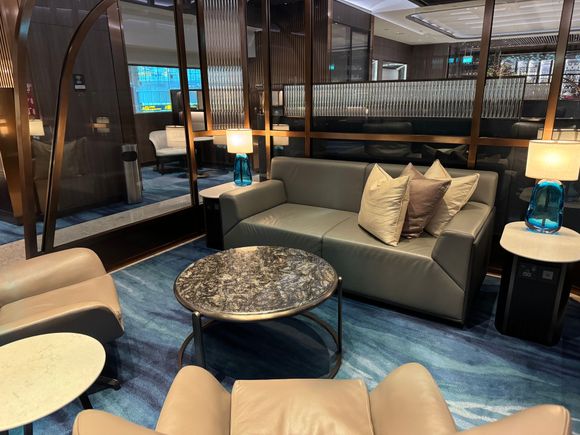 TPR view of the right side of the lounge.