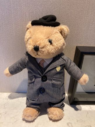 IC PL: Edition 2023 : the welcoming doorman Teddy inspired by real life Paddy the doorman