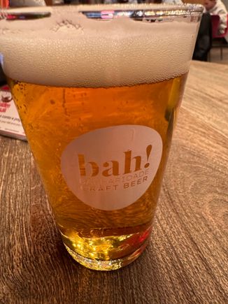this is actually Baptist IPA, bc the server told me they were out … nevertheless I was quite happy to get the Bah! glass for documentation purposes :D