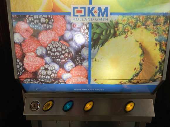 Juices machine, beware the flies again 