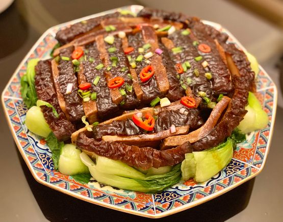 Pork belly with yam and vegetables 