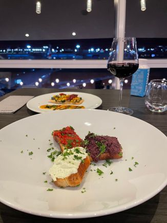 Best starters in FFD - crostini trio and vegetable strudel.  