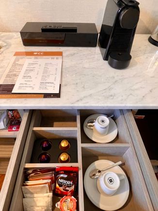 Minibar and coffee station 
