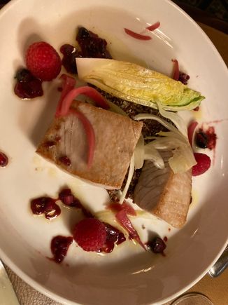 Niçoise salad, tuna €25
Tomatoes, artichokes, bell peppers, spring onions, cucumber, farm eggs, black olives, anchovies and basil