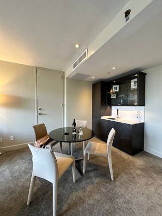 One bedroom king city suite