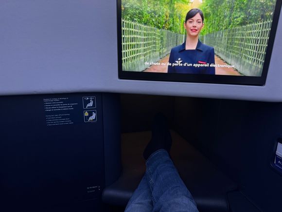 AF A350-1000 Seat 10D Footwell