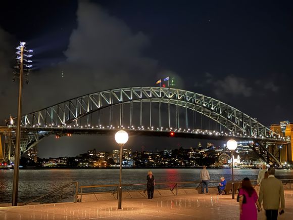 Night view after Turandot at the Opera house