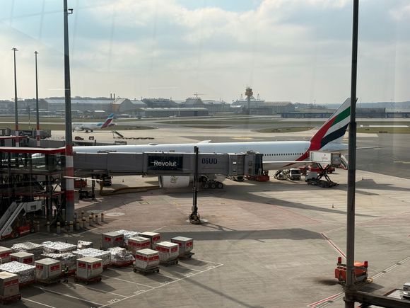 Emirates 777-300ER, destination Dubai
