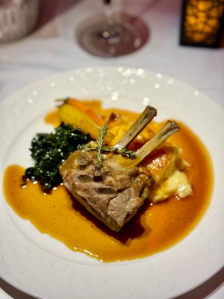 Roast rack of lamb with rosemary herb crust (4/5) - slightly on the dry side.