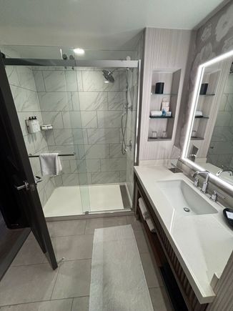 Grand Suite bathroom