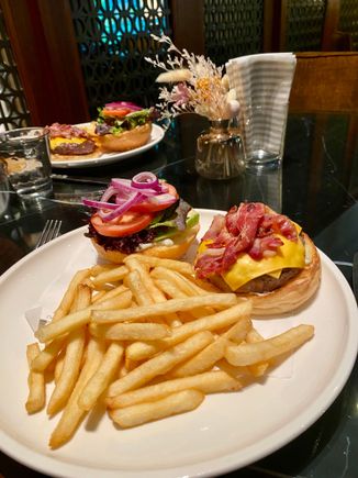 The Capitol Burger: delicious!