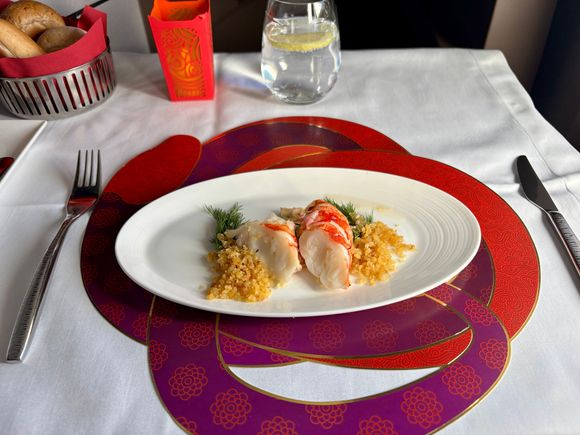 Lobster app. Delicious and had a good bit of fish sauce and other Thai ingredients, giving it an almost “som tum” like taste. I think this starter is available on most ex-BKK flights, so if you see it, get it!