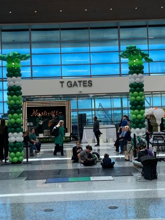 Setting up for the arrival with balloon towers