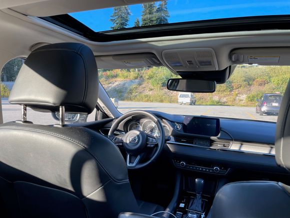 Moonroof and overall cabin look 