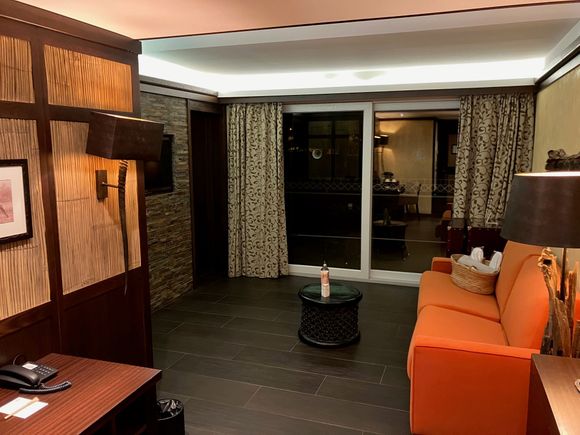 African suite living room