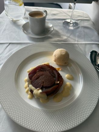 Apple tarte tatin, nice idea, mediocre delivery.