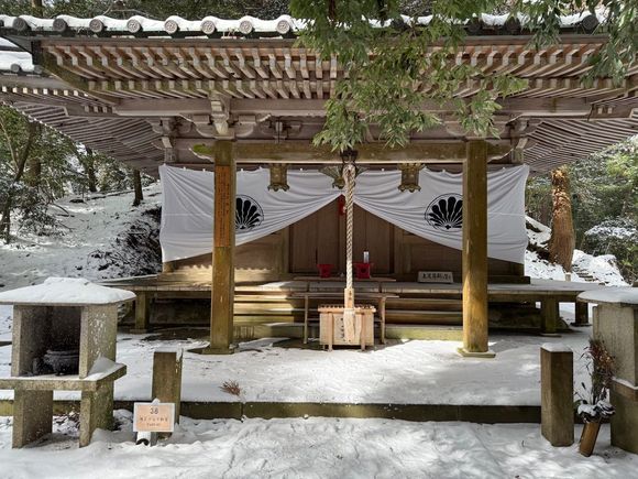 Another shrine on the way towards Kifune 
