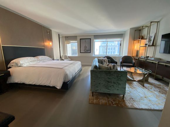 Deluxe bedroom, high floor, park view