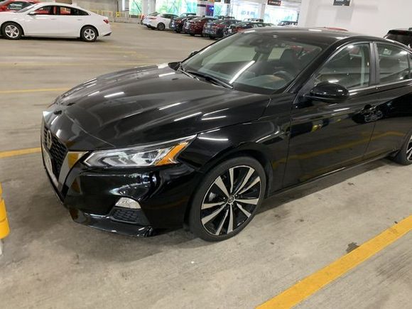 Nissan with performance rims in the 5-star lot