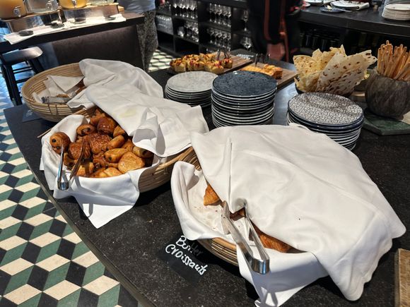 Restaurant breakfast