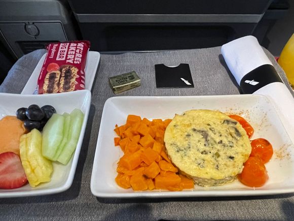 LGA-DFW breakfast