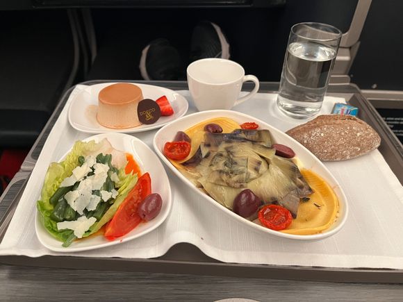 
LHR-MAD Tuesday 12th 18:45. By the time they got to me they had run out of hake and I got this thing which I didn’t even bother with as I hate cheese, so Mr Mysore and I swapped meals.

But the panna cotta was absolutely delicious!