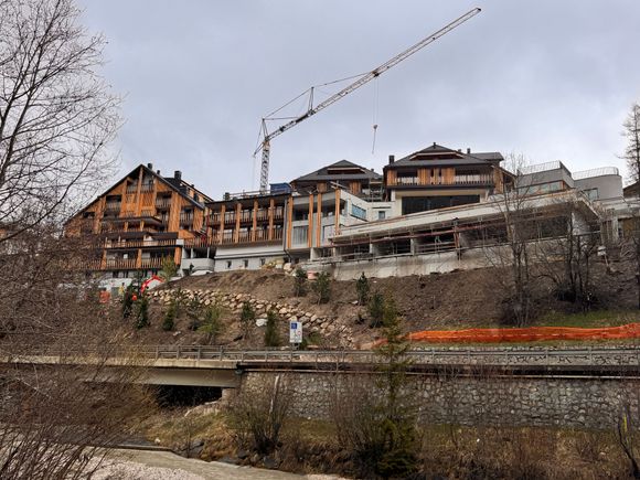 Hotel overview from valley/forest side