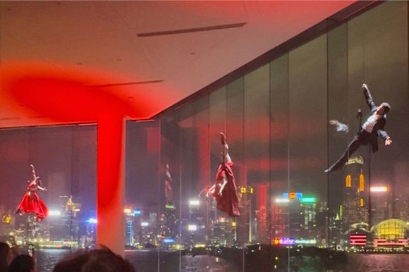 Acrobat Dancer performance