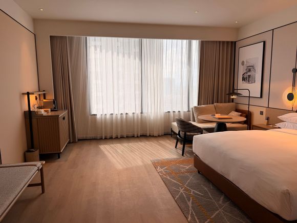 spacious room