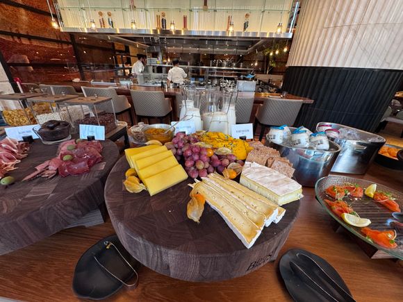 Breakfast buffet 