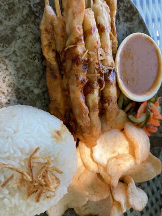 CHICKEN SATAY O
175

All served with peanut sauce, vegetable pickle, prawn crackers and steam rice