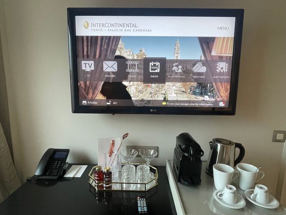 Minibar and coffee stqtion