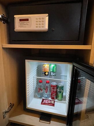 Minibar and coffee station 