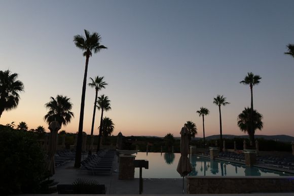 Infinity pool