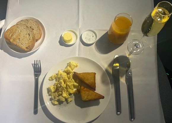 QF2 First - breakfast