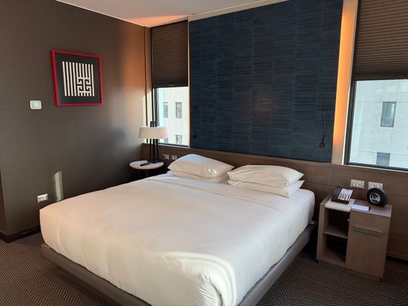 5th floor king room (corner)