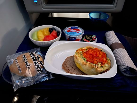 EWR-LAX
Breakfast
Choice of French toast or egg white quiche (pictured)