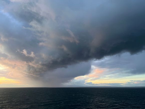 A cloud that spat hail for 10 minutes