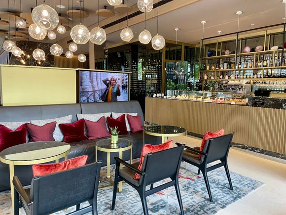 Lobby bar and pastry shop 