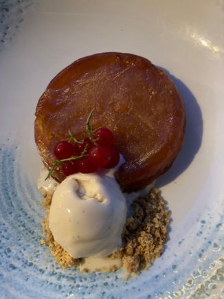 Apple tatin and vanilla ice cream
Tatin de manzana y helado de vainilla €12