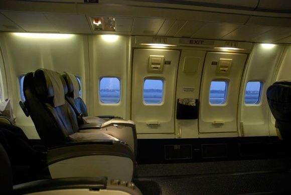 Row 9 of UA's p.s. 752 (2004-2012? configuration)
Photo taken on December 8, 2007