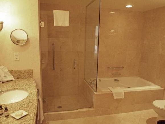 CLLSuiteBath2