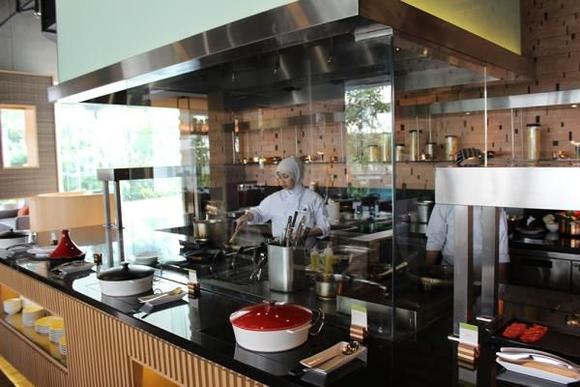 doubletree breakfast hot food cooking station