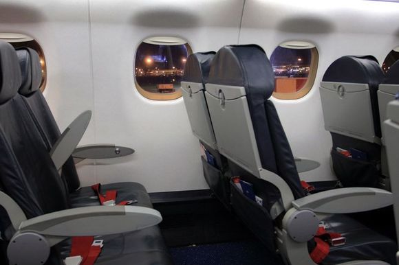 Embraer 190 seating