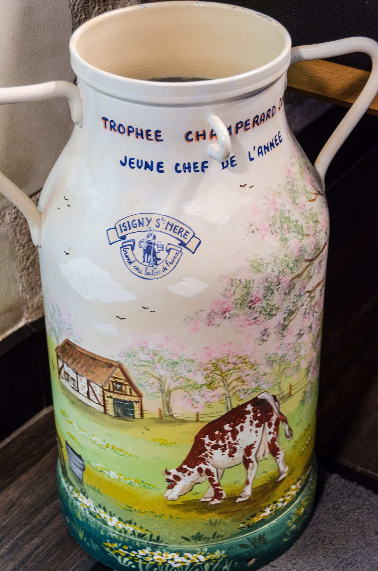 A trophy won by staff at that restaurant in Savonniere. Awards won for foodic excellence is France surely have a special meaning.