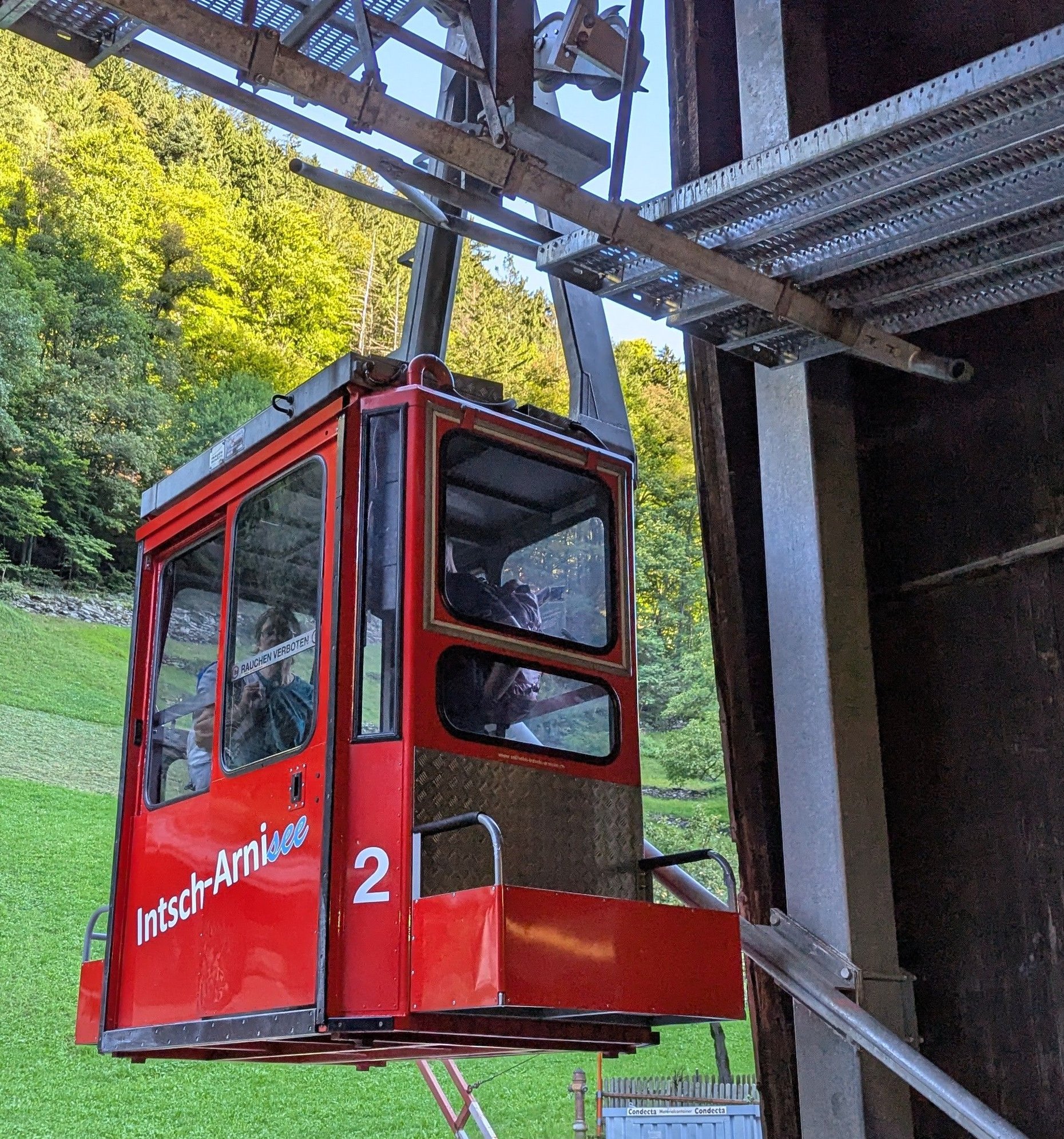 Intschi cable car