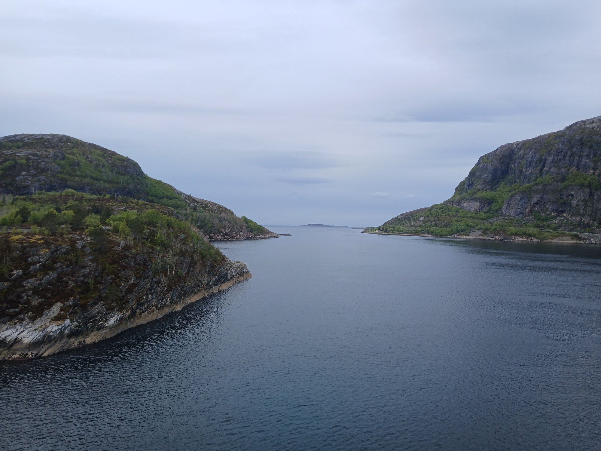 Navigating the narrow strait of Stoksund